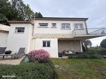 villa sur terrain plat