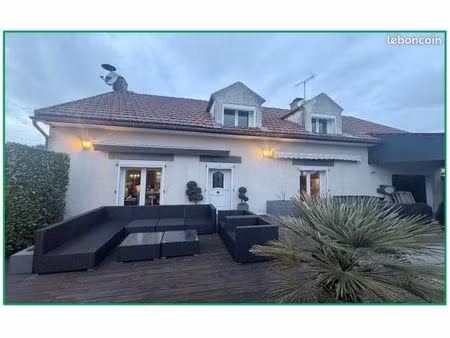 maison familiale t6 sur 2 niveaux