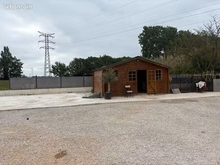terrain 1800 m²