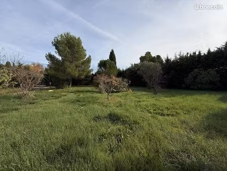 terrain 420 m² paradou