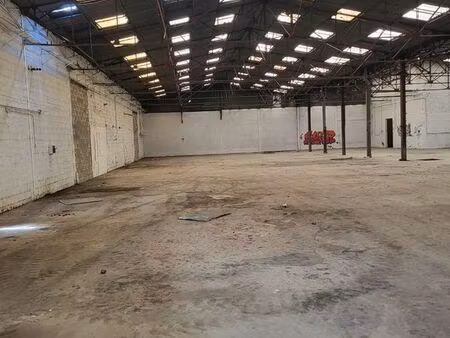 local industriel de stockage 754 m2 couvert sur terrain 1166