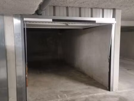 garage fermé – libre immédiatement – st-jeannet le peyron