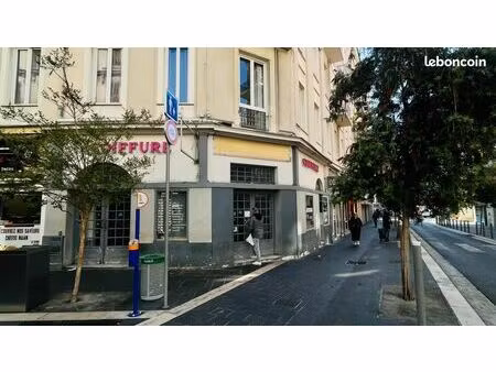 local 72 m²