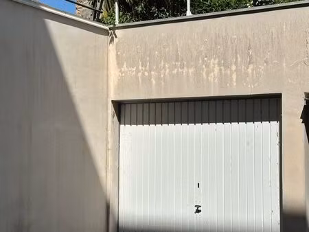 garage pour garde-meuble sécurisé et sain