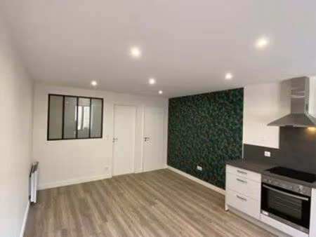 appartement rénové /parking cour intérieur