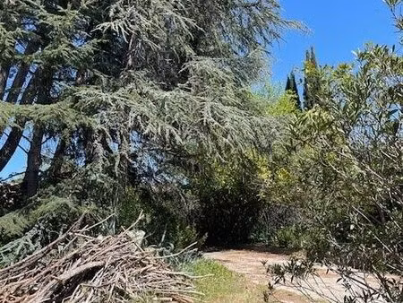 terrain 1 400 m² lambesc