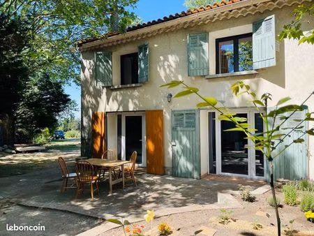 bâtisse ancienne rénovée avec grand espace de vie et appartement
