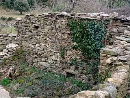 ruine + terrain de loisir