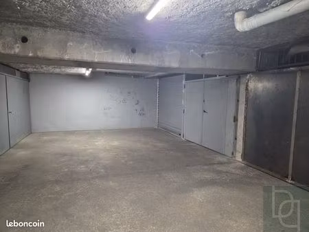parking/box 1 pièce 12 m²