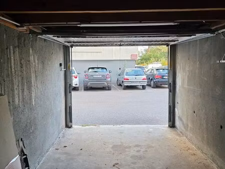 vende un garage