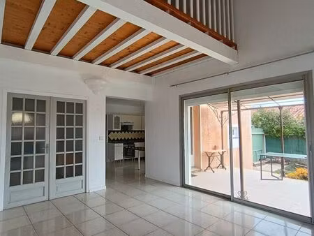 particulier loue appartement de 94 m2 au rdc de villa avec jardin à le crès