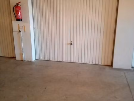 garage dans résidence sécurisée valras secteur tennis