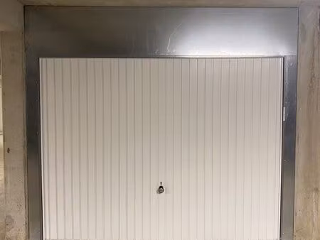 box de 15m2 stationnement ou stockage