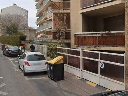 place de parking deux-roues sécurisée à montpellier clemenceau