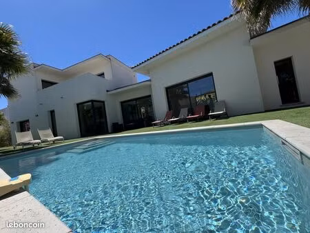 superbe villa contemporaine t5  piscine a 5 mn des plages