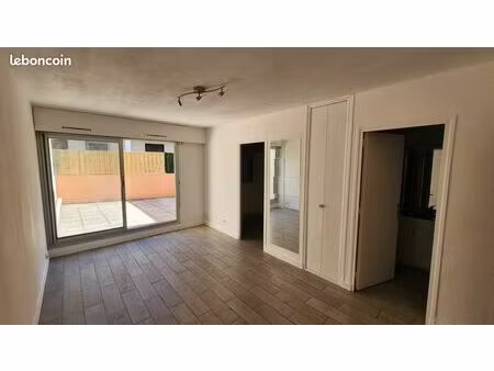studio lumineux avec terrasse proche facultés