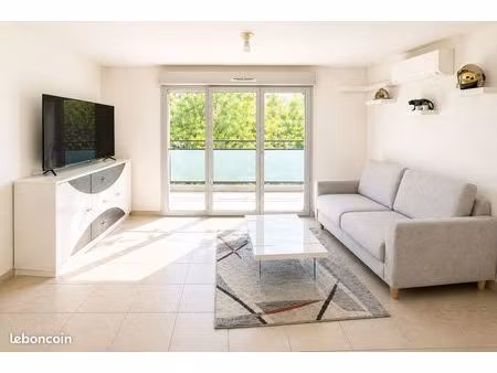 t2 42 m² – séjour 22 m² – terrasse + parking – aucun travaux