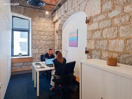 bureau privé à louer pour 2 personnes à marseille  les docks marseille
