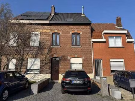 maison avec 2 chambres  terrasse et place de parking