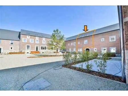 dans un cadre unique  magnifique duplex 3ch au charme authen