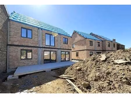 neuf - rue sans issue - rez avec jardin - gare a 10' a pied