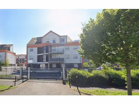 location appartement  m² t-3 à saint-pierre-du-perray  1 052 €