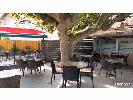 brasserie licence iv. emplacement strategique proche plage. fort potentiel de developpemen