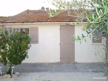 quartier genouillade  proche luma