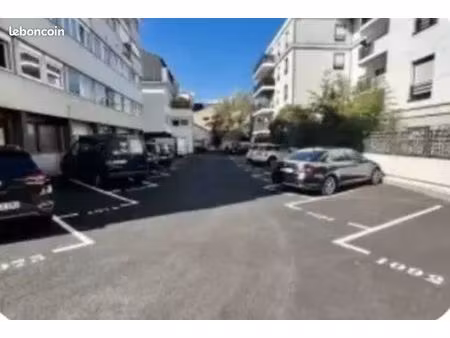 parking extérieur la garenne colombes
