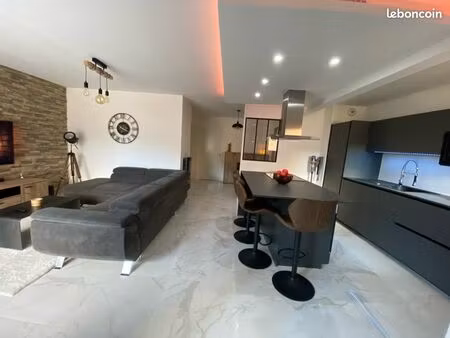 appartement rénové moderne  loggia  parking  garage