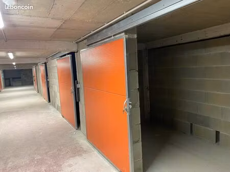 box de stockage à louer / box en location / garde meubles / dépot et entrepôt / 23 m²