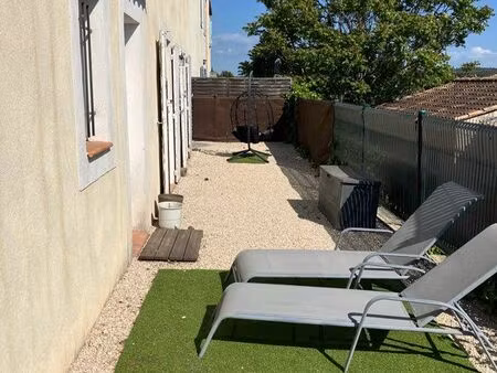 dans la résidence privée  villa avec garage et jardin clos
