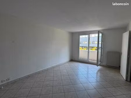 3 pièces à noisiel (77)