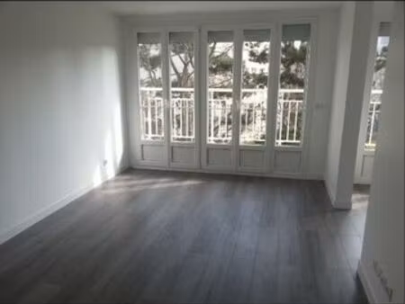 loue appartement t4 salle/salon