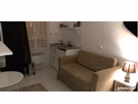 location studio meublé 75017