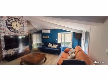 chambre meublée avec salle d’eau privative + terrasse + parking