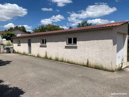 loue local/garage
