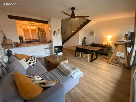 maison 70m2 avec double garage et piscine collective
