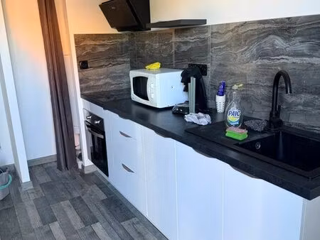loue petit appartement ou local commercial de 46m2
