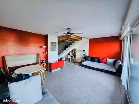 villa t3 / terrasse / jardin et piscine collective