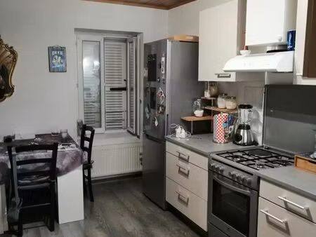 location appartement plein centre artemare