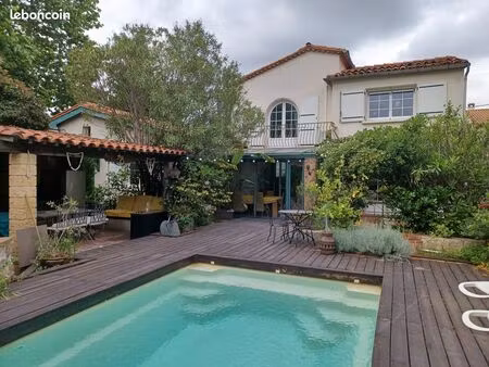 villa de charme + terrain constructible avec piscine