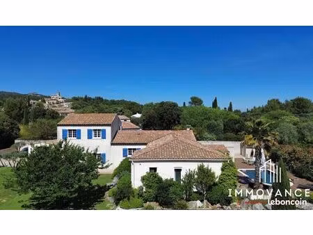 propriété 8 pièces 251 m²