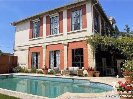 maison 10 pièces 305 m²