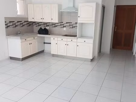 roujan centre loue duplex de 67 m2
