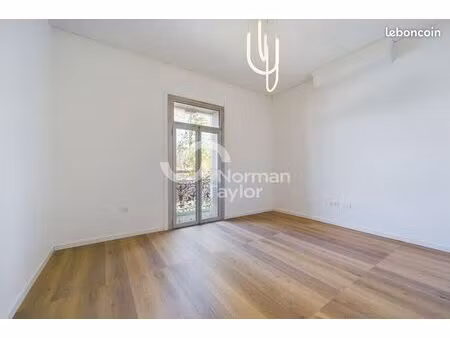 bureaux 77 m²