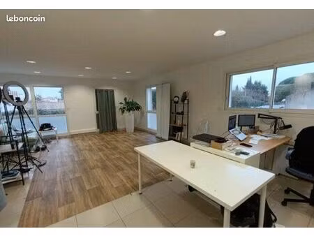 local professionnel lumineux 40 m²