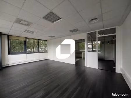 bureau 124 m²