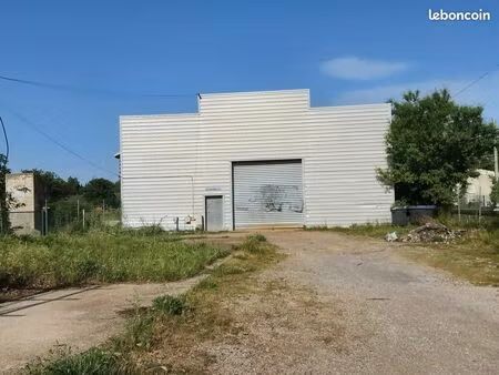 local 450 m² valergues