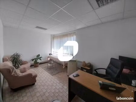 bureau 63 m²